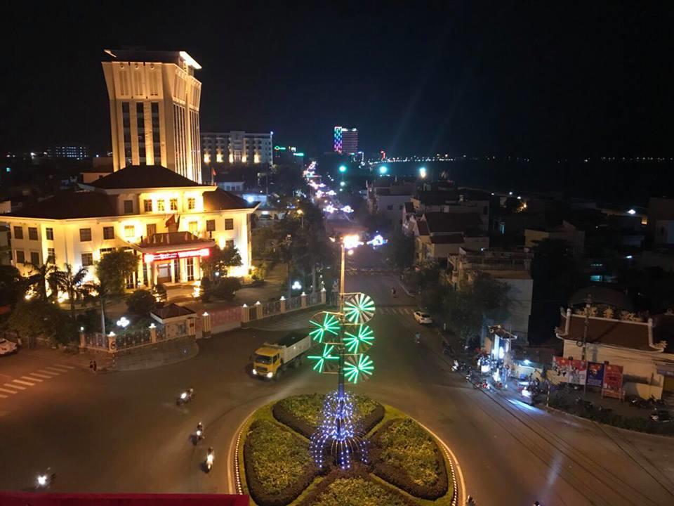 Отель Khach San Tram Anh Куинён Экстерьер фото